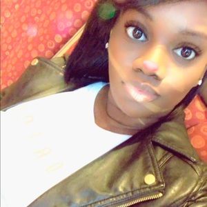 Meet your Posher, Danielle